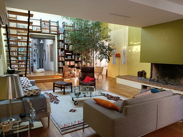 Télévision, cheminée