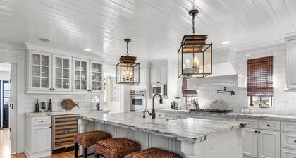 Historic home in seaside village of Swansboro w/ private beach parking