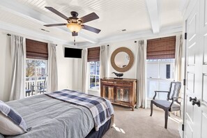 4 bedrooms, desk, iron/ironing board, free WiFi