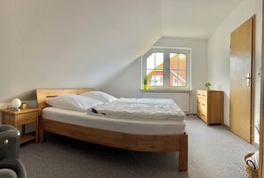 2 habitaciones, cuna de viaje, wifi gratis y ropa de cama 