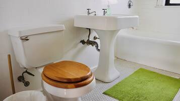 A bathroom with a toilet, sink, and bathtub.