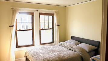 1 bedroom, in-room safe, iron/ironing board, free WiFi