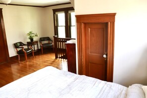 1 bedroom, in-room safe, iron/ironing board, free WiFi