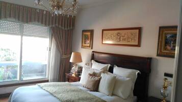 3 slaapkamers, een strijkplank/strijkijzer, wifi, beddengoed