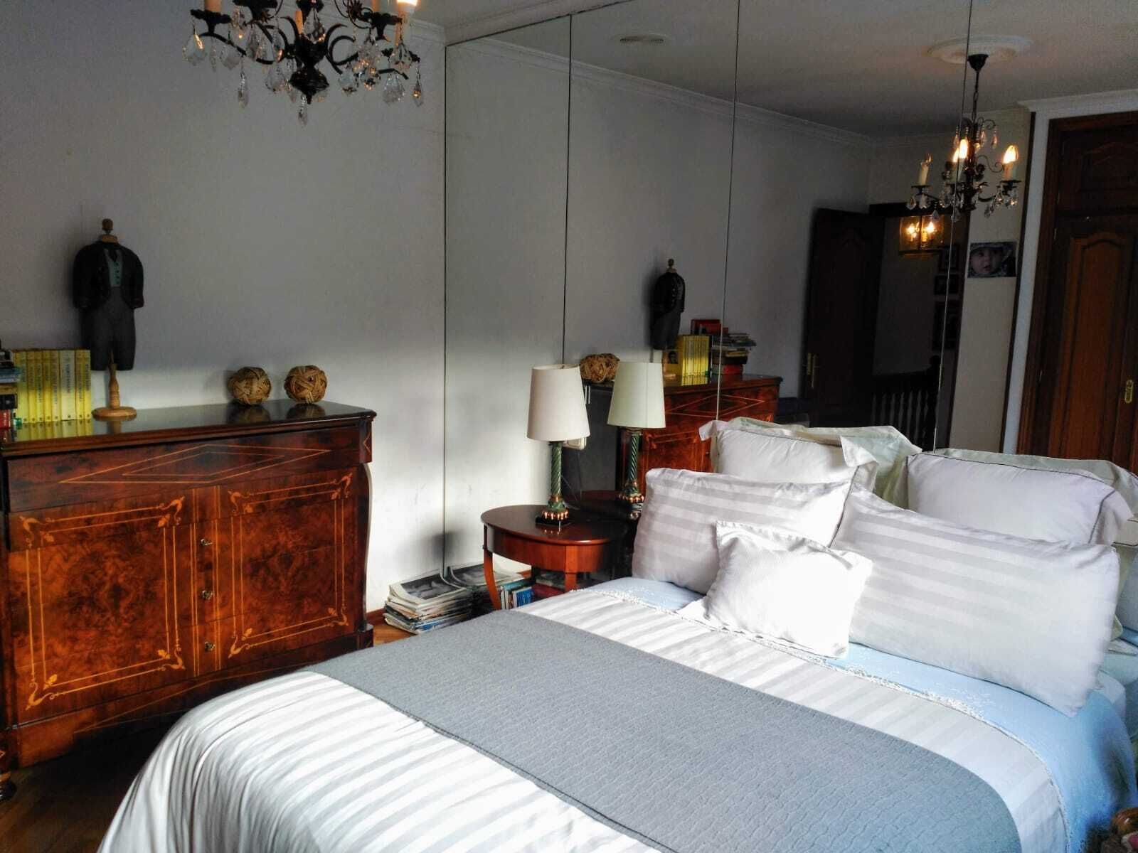 3 slaapkamers, een strijkplank/strijkijzer, wifi, beddengoed