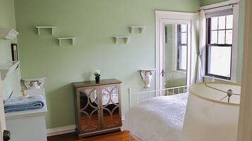 1 bedroom, in-room safe, iron/ironing board, WiFi