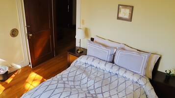 1 bedroom, in-room safe, iron/ironing board, free WiFi