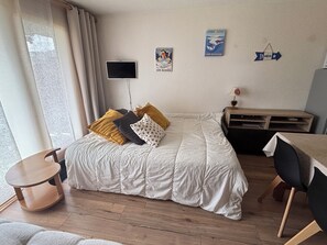 1 bedroom, travel crib, free WiFi