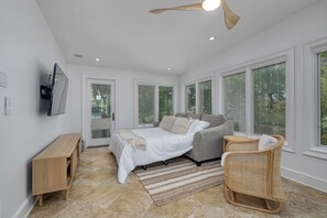 5 bedrooms, travel crib, free WiFi, bed sheets