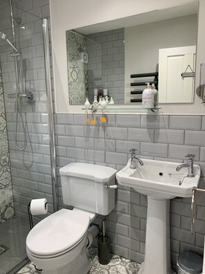 Handtücher, Seife, Toilettenpapier