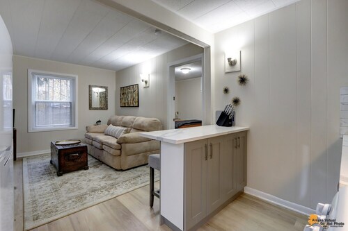 Cozy Private Cottage- 5 min. walk to Coastal Trail, Restaurants, Park Strip 