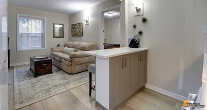 Cozy Private Cottage- 5 min. walk to Coastal Trail, Restaurants, Park Strip