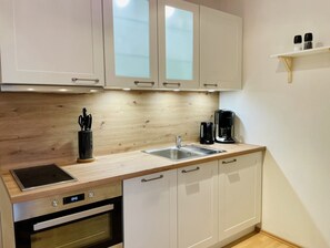 Fridge, oven, stovetop, dishwasher