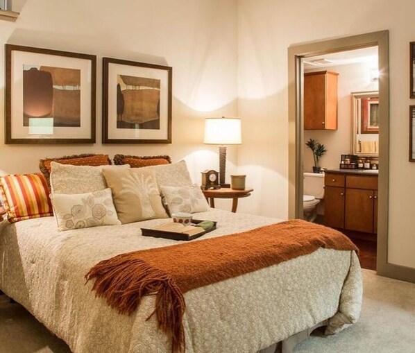 3 bedrooms, in-room safe, iron/ironing board, WiFi