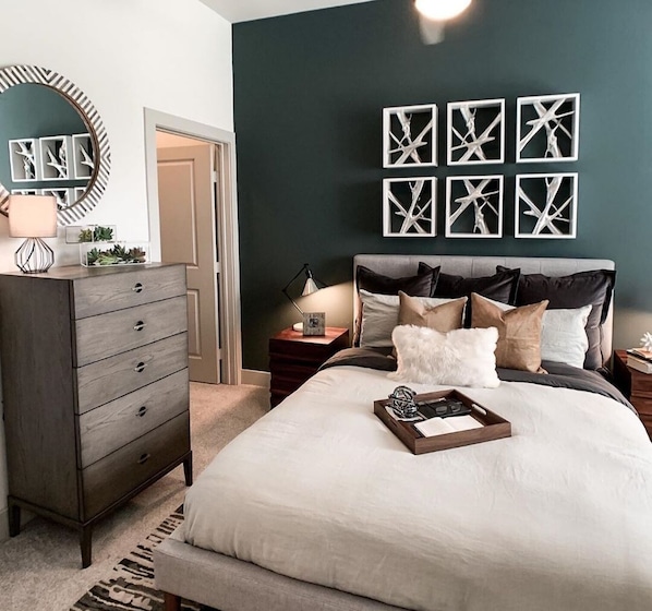 3 bedrooms, in-room safe, iron/ironing board, WiFi