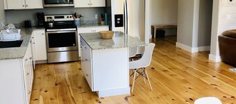 Luxury Treetop Vacation Home in Waterbury Center