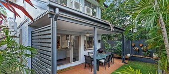 Bulimba Central 2BR -Sleeps 6, Courtyard