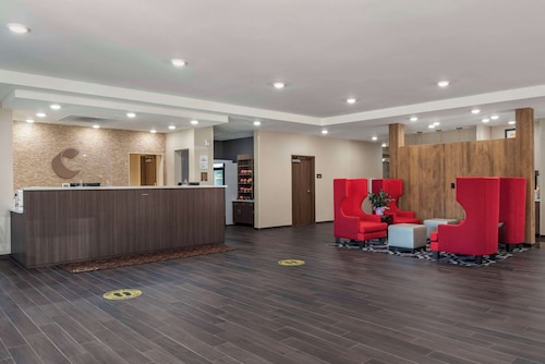 Comfort Inn & Suites Downtown near University