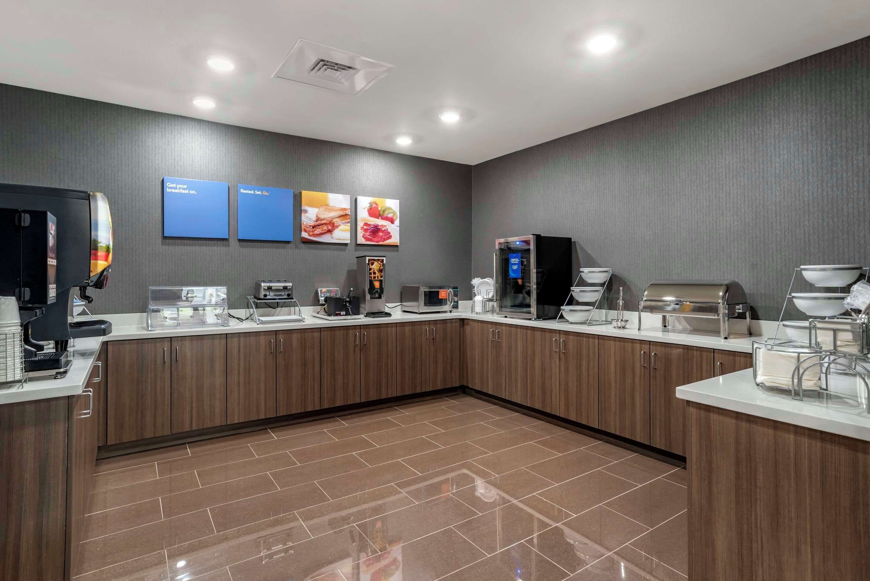 free daily continental breakfast