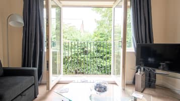 Apartment, Private Bathroom | Lounge