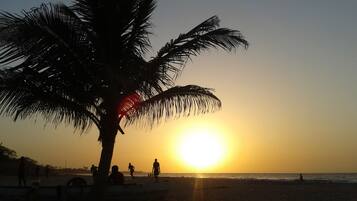 Perto da praia, 2 bares na praia