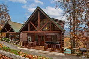 Exterior - Dolly's Lookout - 5 Star Cabin - Best Mountain Views - 5 Star Location (Sevierville)