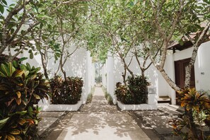 Property grounds - Splash Beach Villa Resort (Mai Khao)