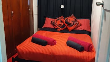 1 chambre, fer et planche Ă  repasser, Wi-Fi gratuit, draps fournis