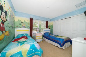 4 bedrooms, iron/ironing board, WiFi, bed sheets