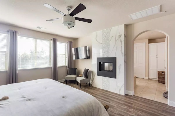 4 bedrooms, iron/ironing board, travel crib, free WiFi