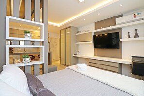 Iron/ironing board, WiFi, bed sheets - ❤️⭐ Luxurious Batel Apt Opposite the Shop. Curitiba - Swimming pool, sauna and gym ✅ (Curitiba)