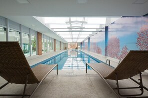 Indoor pool, a heated pool - ❤️⭐ Luxurious Batel Apt Opposite the Shop. Curitiba - Swimming pool, sauna and gym ✅ (Curitiba)