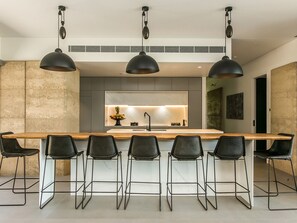 Interior - Luxury Villas Narringa Ridgeview - 4min drive to Byron (Skinners Shoot)