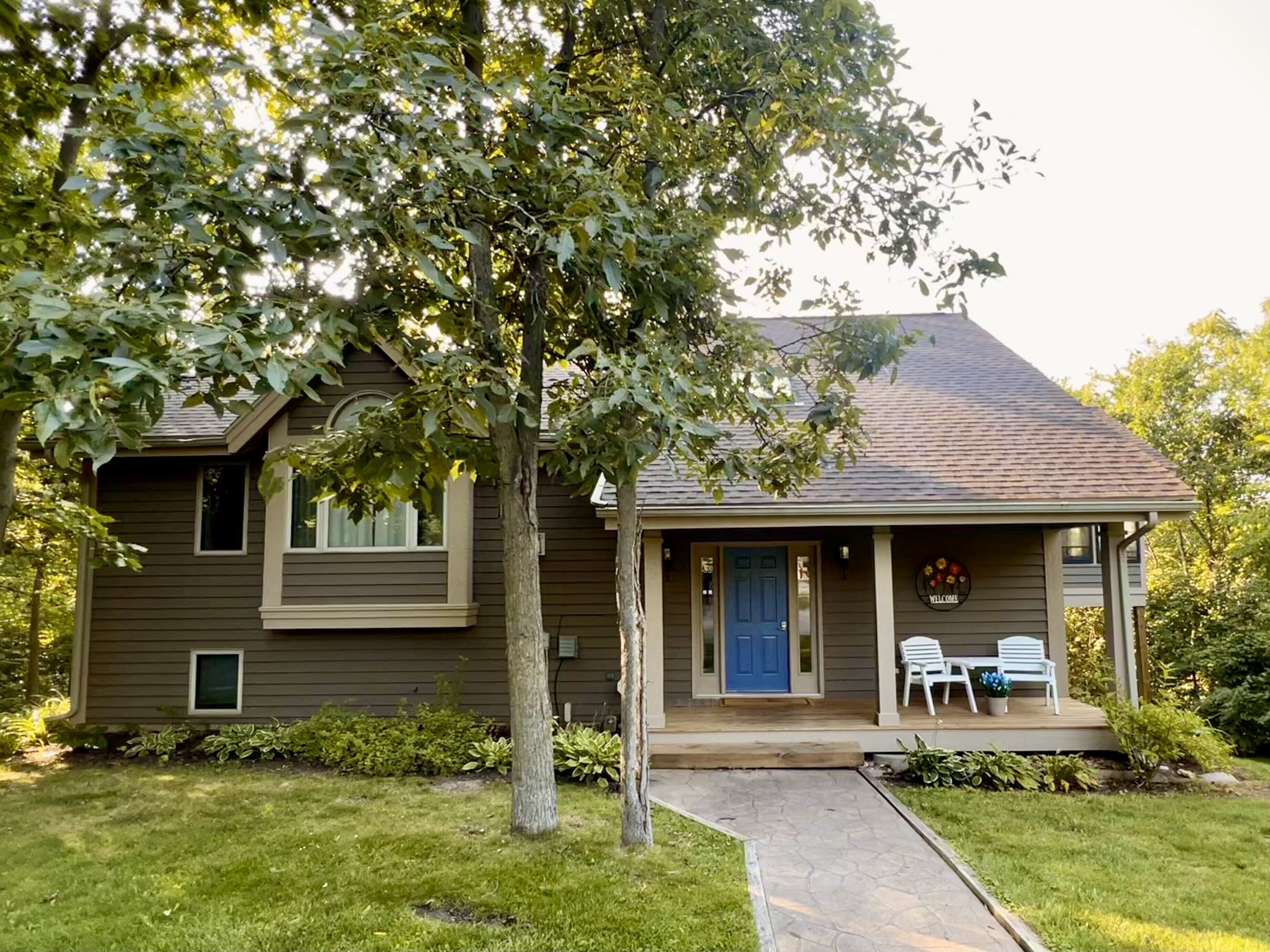 4 bedroom, 3.5 bath Hot Tub home located near Eagle Ridge Resort