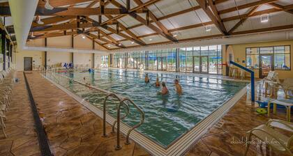 4 bedroom, 3.5 bath Hot Tub home located near Eagle Ridge Resort