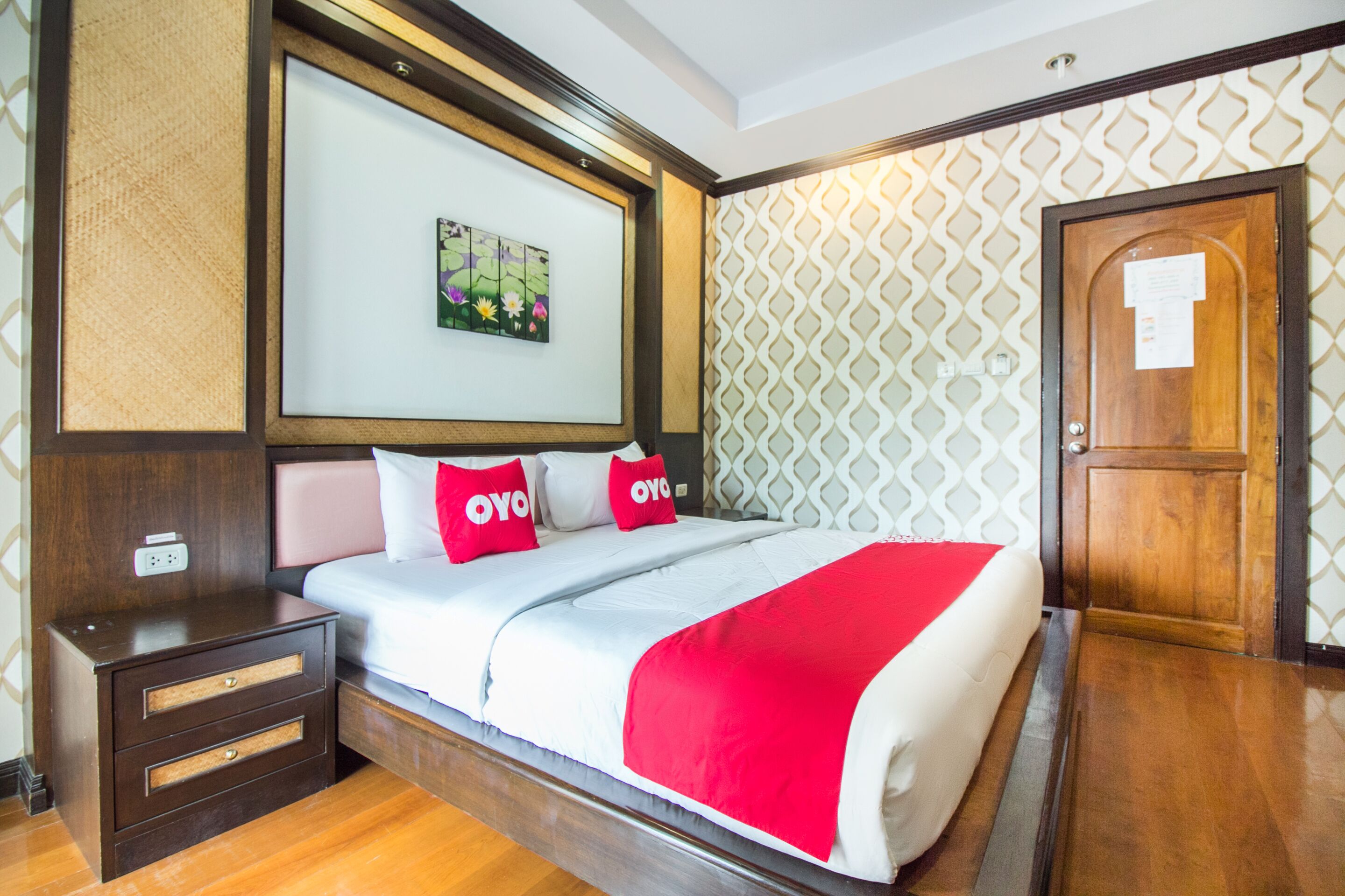 Kahden hengen deluxe-huone | Minibaari, työpöytä, ilmainen Wi-Fi, vuodevaatteet