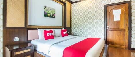 Kahden hengen deluxe-huone | Minibaari, työpöytä, ilmainen Wi-Fi, vuodevaatteet