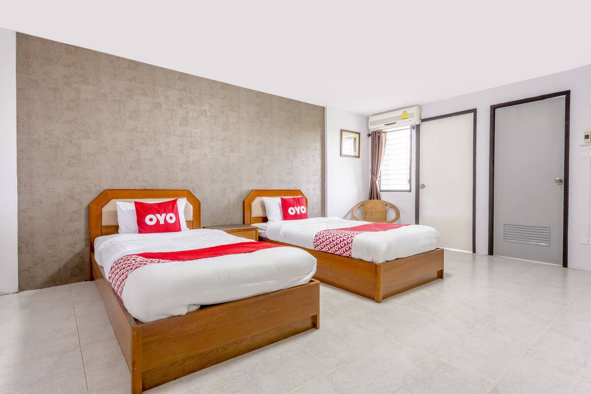 Desk, free WiFi, bed sheets
