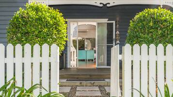 Bagian depan properti