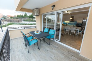 Outdoor dining - Villa Donata with Private Pool (Pridraga)