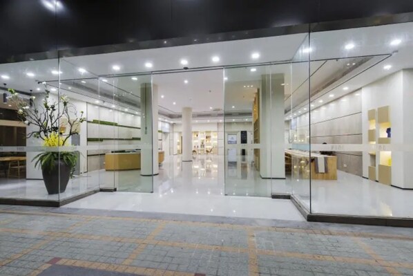 Property entrance - Yitian Hotel (Shishi Pedestrian Street) (Quanzhou)