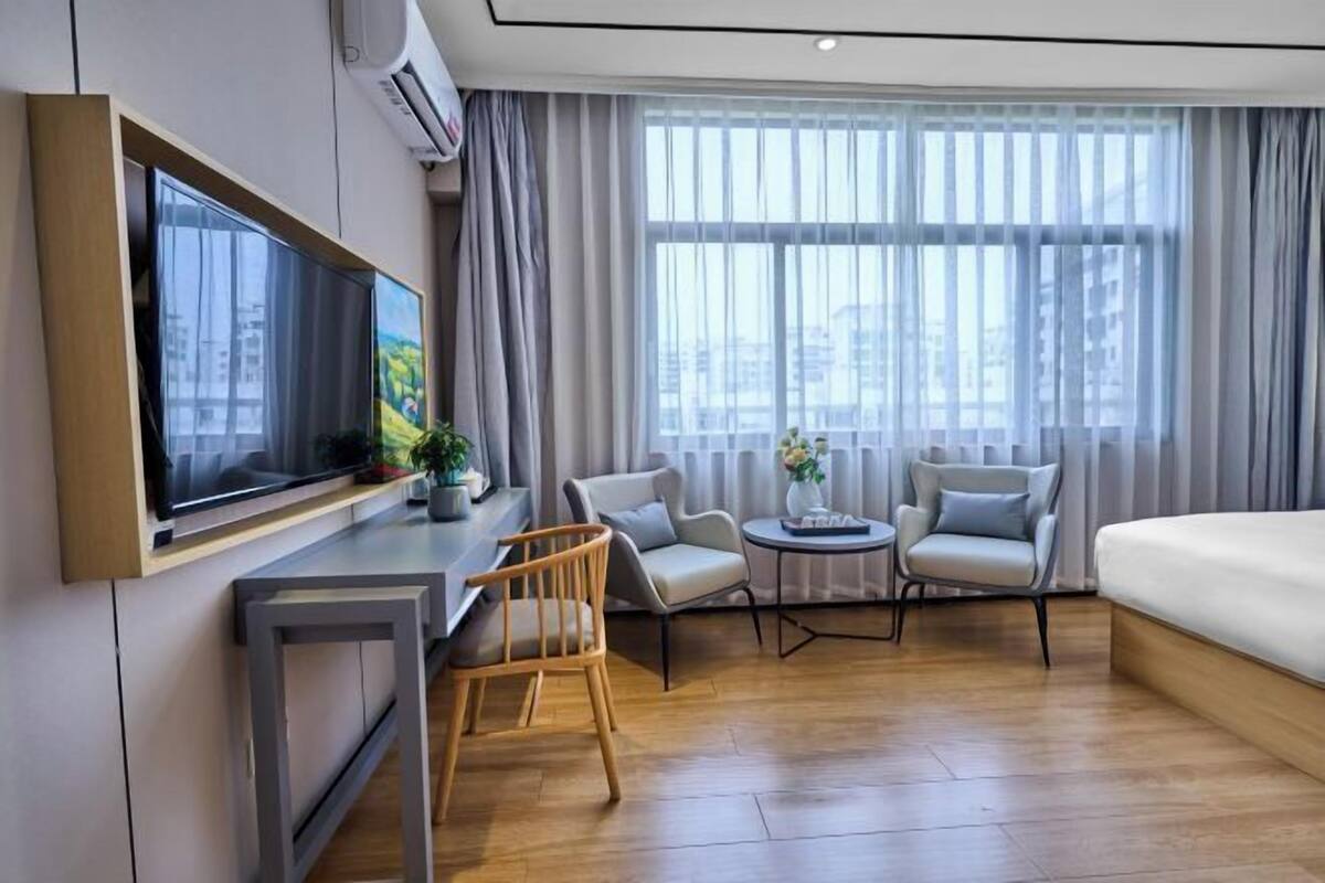 Desk, blackout curtains, free WiFi, bed sheets