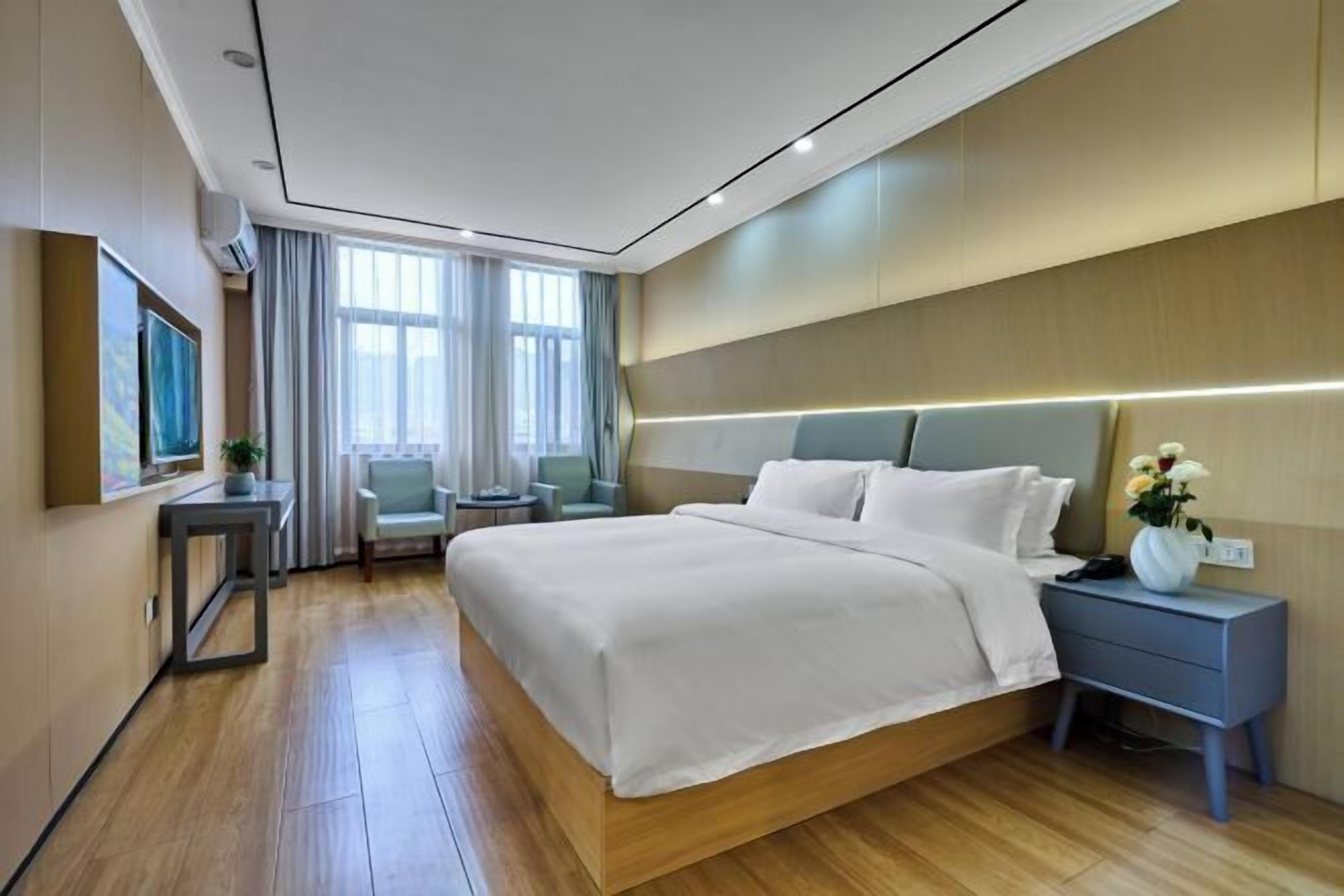 Desk, blackout drapes, free WiFi, bed sheets