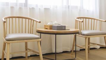 Club Twin Room | Desk, blackout drapes, free WiFi, bed sheets