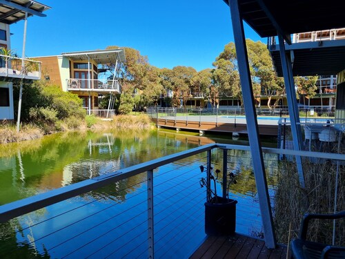 Villa 18 South Shores Resort, Normanville - Impressive Beach Villa with FOXTEL