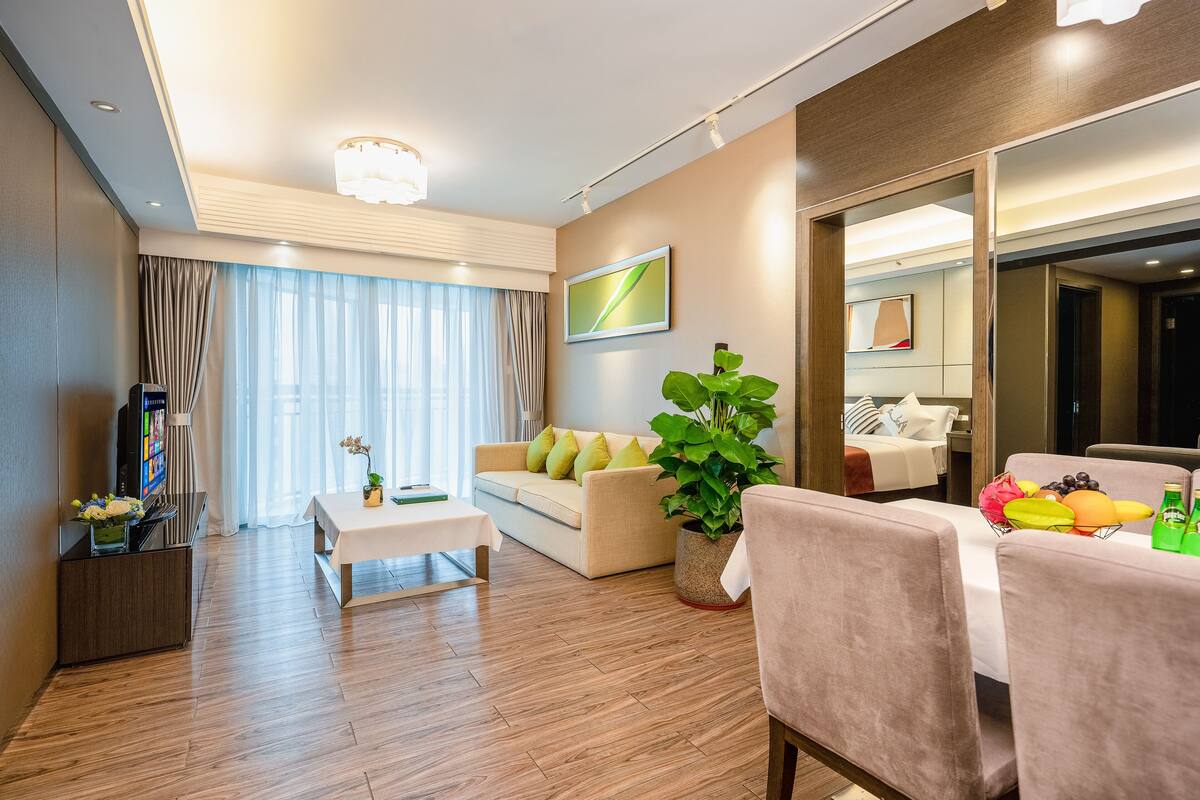 Superior Suite, 2 Bedrooms, Non Smoking | 3 bedrooms, in-room safe, blackout drapes, free WiFi