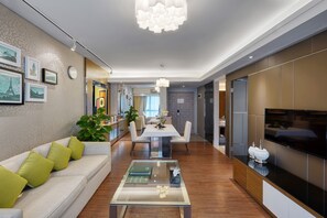 Suíte design, para não fumantes | Cofres nos quartos, cortinas blackout, Wi-Fi de cortesia, roupa de cama