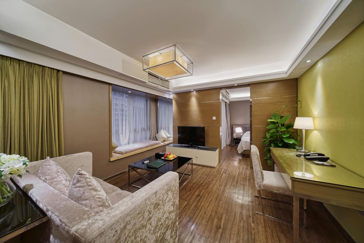 Elite Suite, Non Smoking | 3 bedrooms, in-room safe, blackout drapes, free WiFi