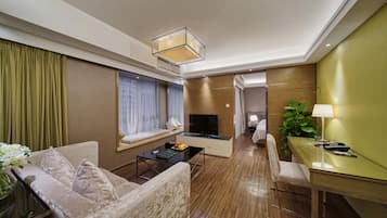 豪华现代套房 | 客房内保险箱、遮光窗帘、免费 WiFi、床单