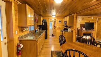Cabin, 2 Queen Beds (Black Bears Den) | Private kitchen